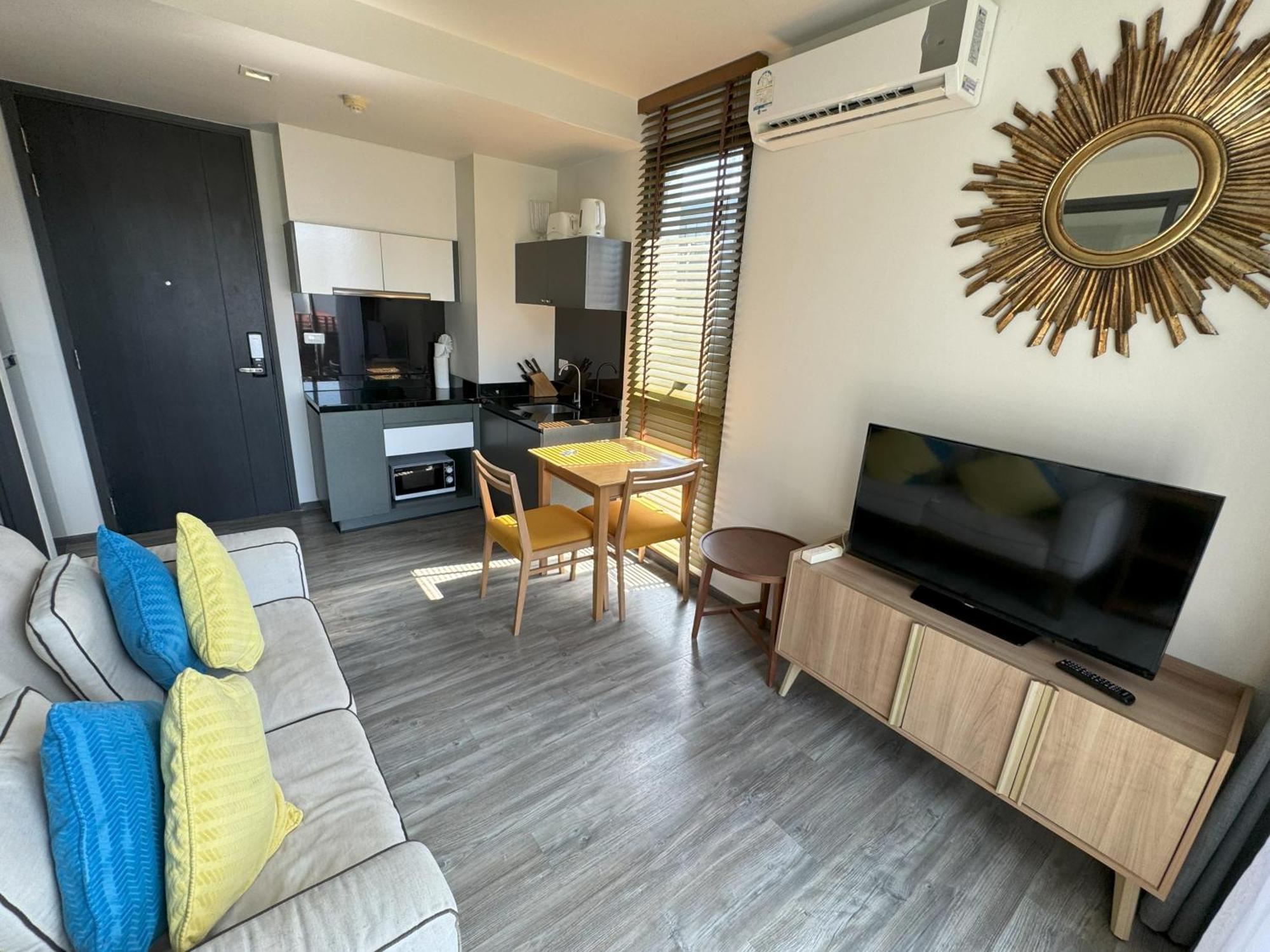 The Deck Condominium By Lofty Patong Экстерьер фото