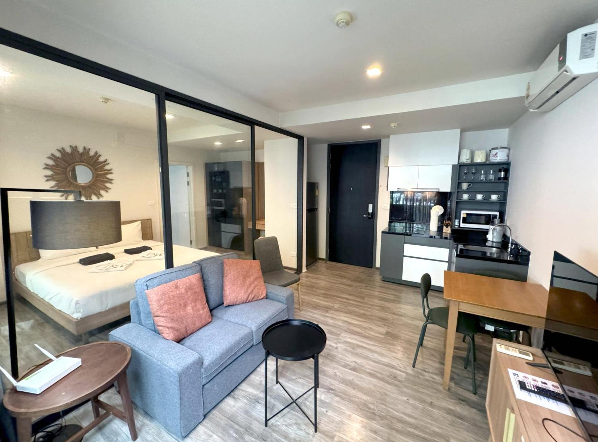The Deck Condominium By Lofty Patong Экстерьер фото