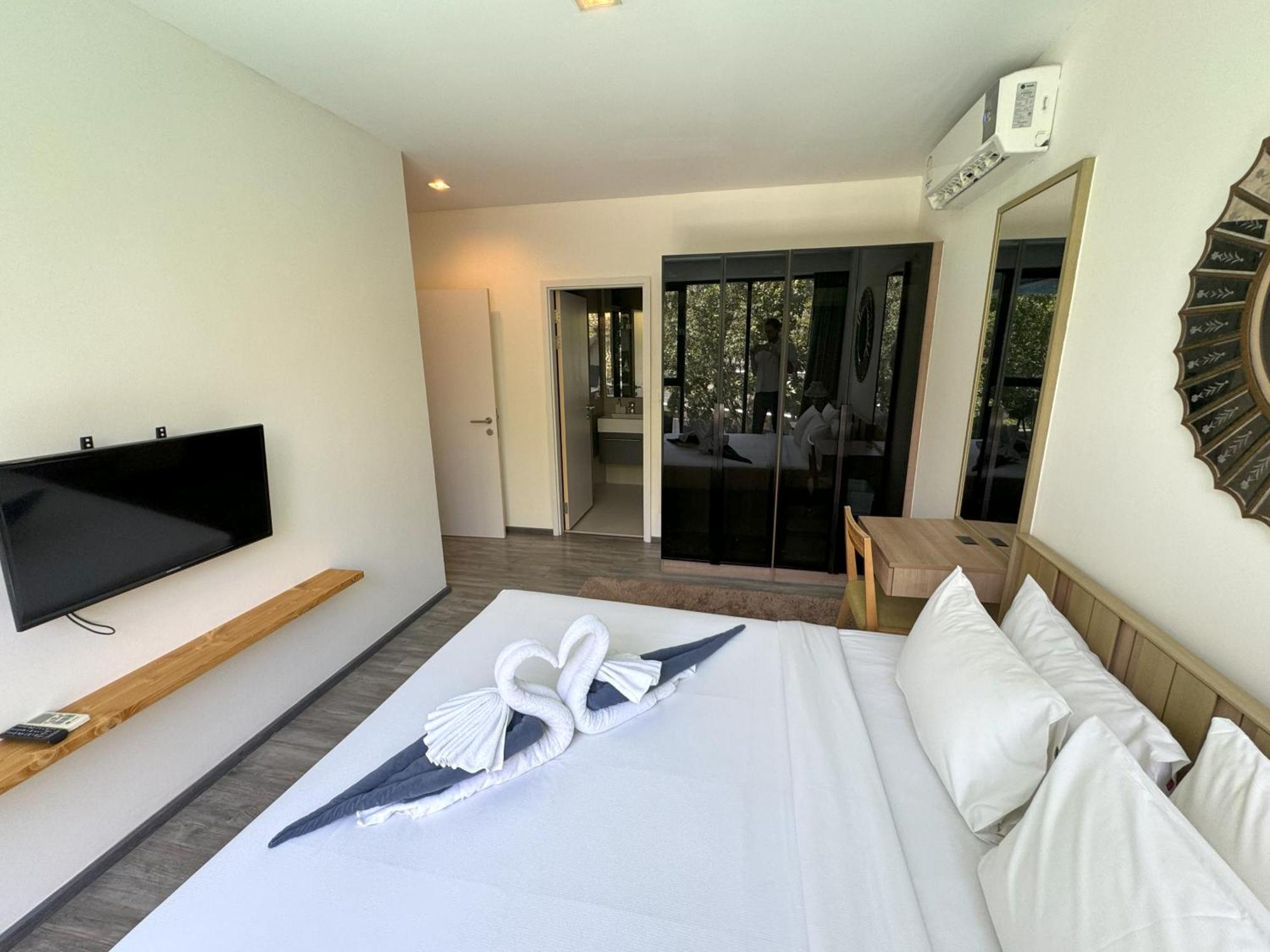 The Deck Condominium By Lofty Patong Экстерьер фото